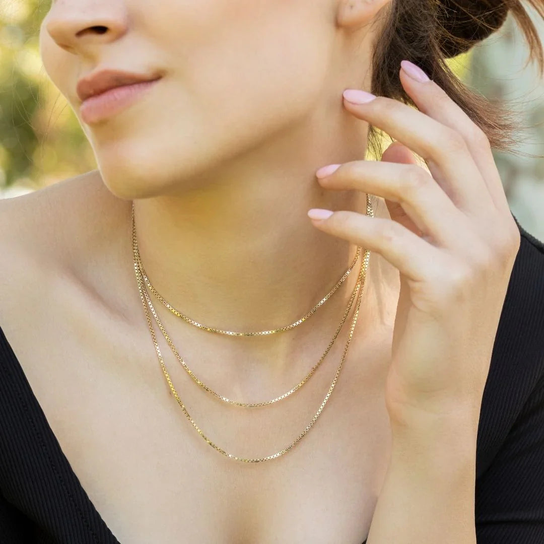 women wears necklace trends of 2025