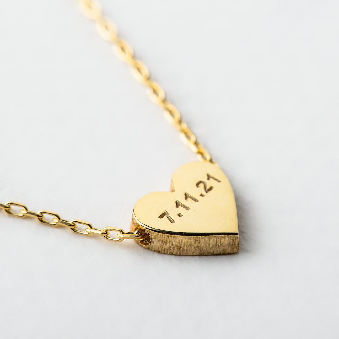 a date is shown on a engraved necklace