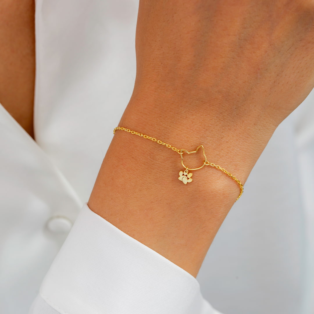 Engraved paw print bracelet
